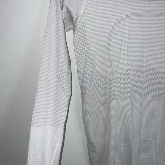 Lululemon Women's White Long Sleeve Top size 6 swiftly - Picture 5 of 15